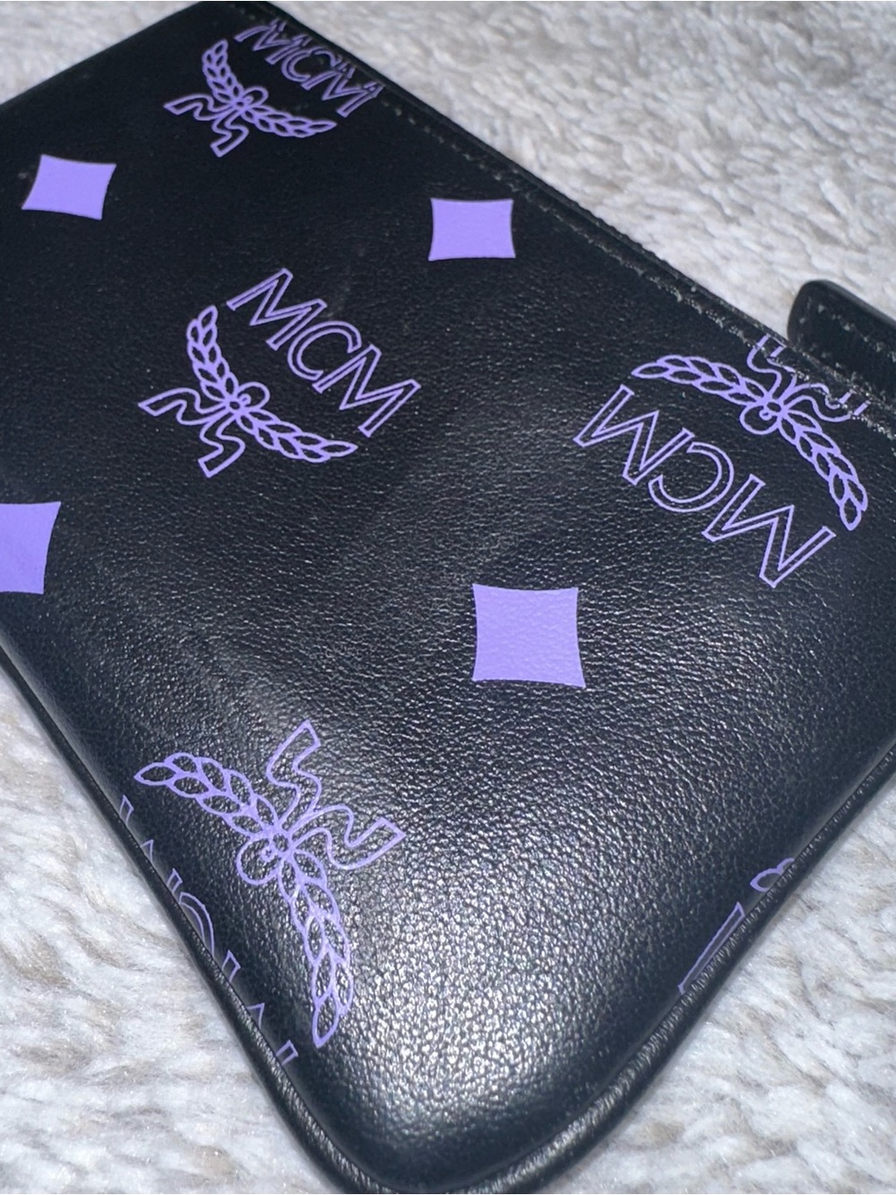 MCM Key Pouch in Color Splash Logo Leather - Picture 4 of 6